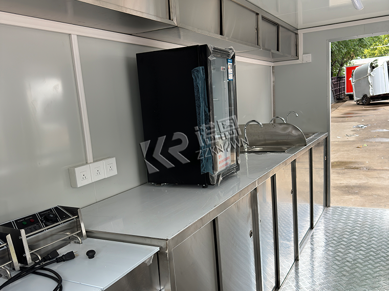 Red 4M Square Food Truck for Sale