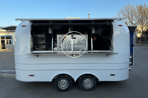 camion cu alimente de bucătărie airstream