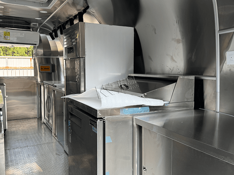 Stainless Steel Airstream Food Truck With American Chimney