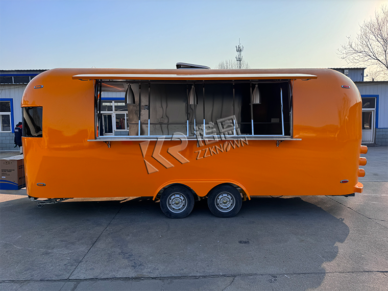 5.7 Meter Custom Food Truck for Sale 