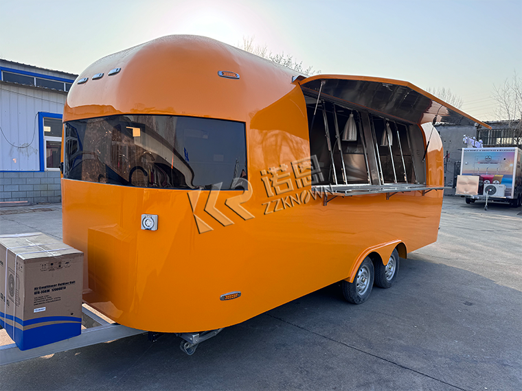 5.7 Meter Custom Food Truck for Sale 