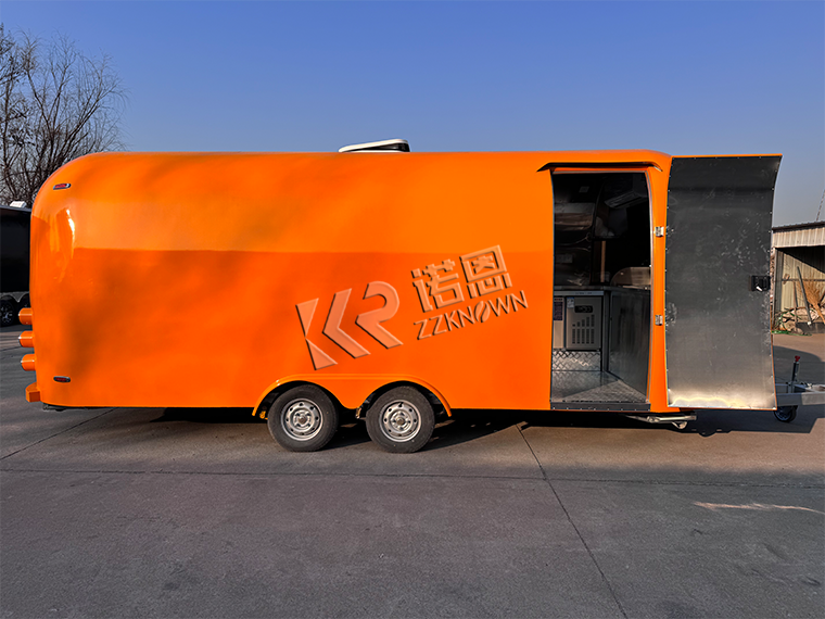 5.7 Meter Custom Food Truck for Sale 