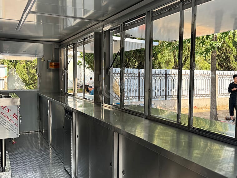 Customized Various Colors Catering Food Trucks Trailer For Sale