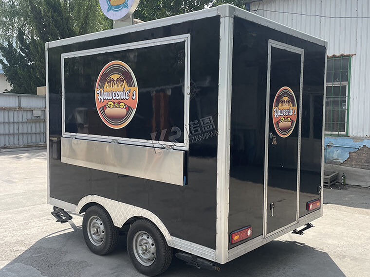2,8 m 9,2 fot svart fyrkantig foodtruck till salu med ljusskylt och logotyp