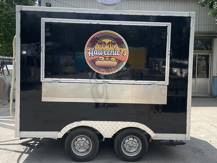 2,8 m 9,2 fot svart fyrkantig foodtruck till salu med ljusskylt och logotyp