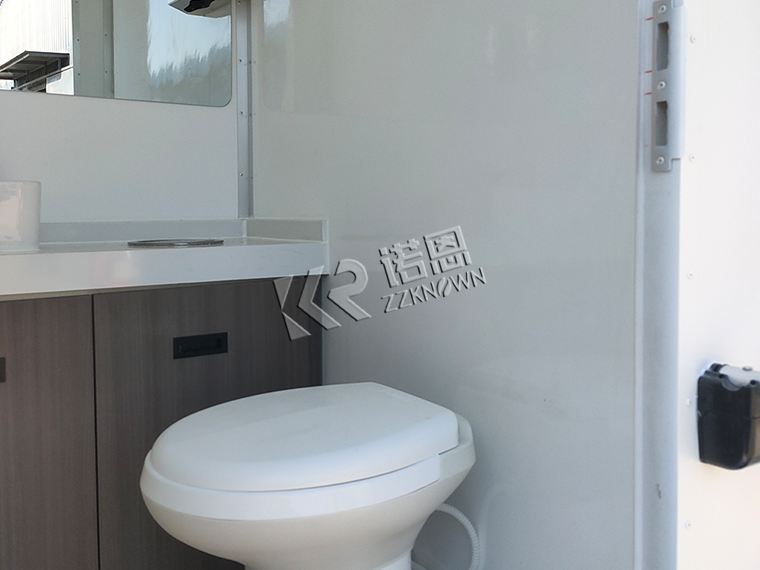 dual restroom trailer