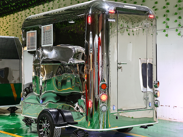 Luxury 2 Stall Portable Toilets Trailer For Wedding