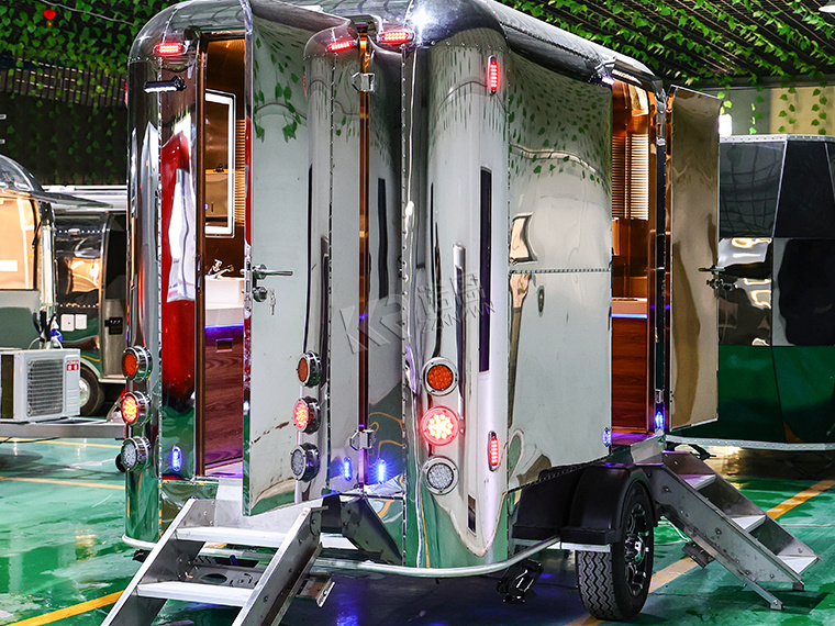 Luxury 2 Stall Portable Toilets Trailer For Wedding